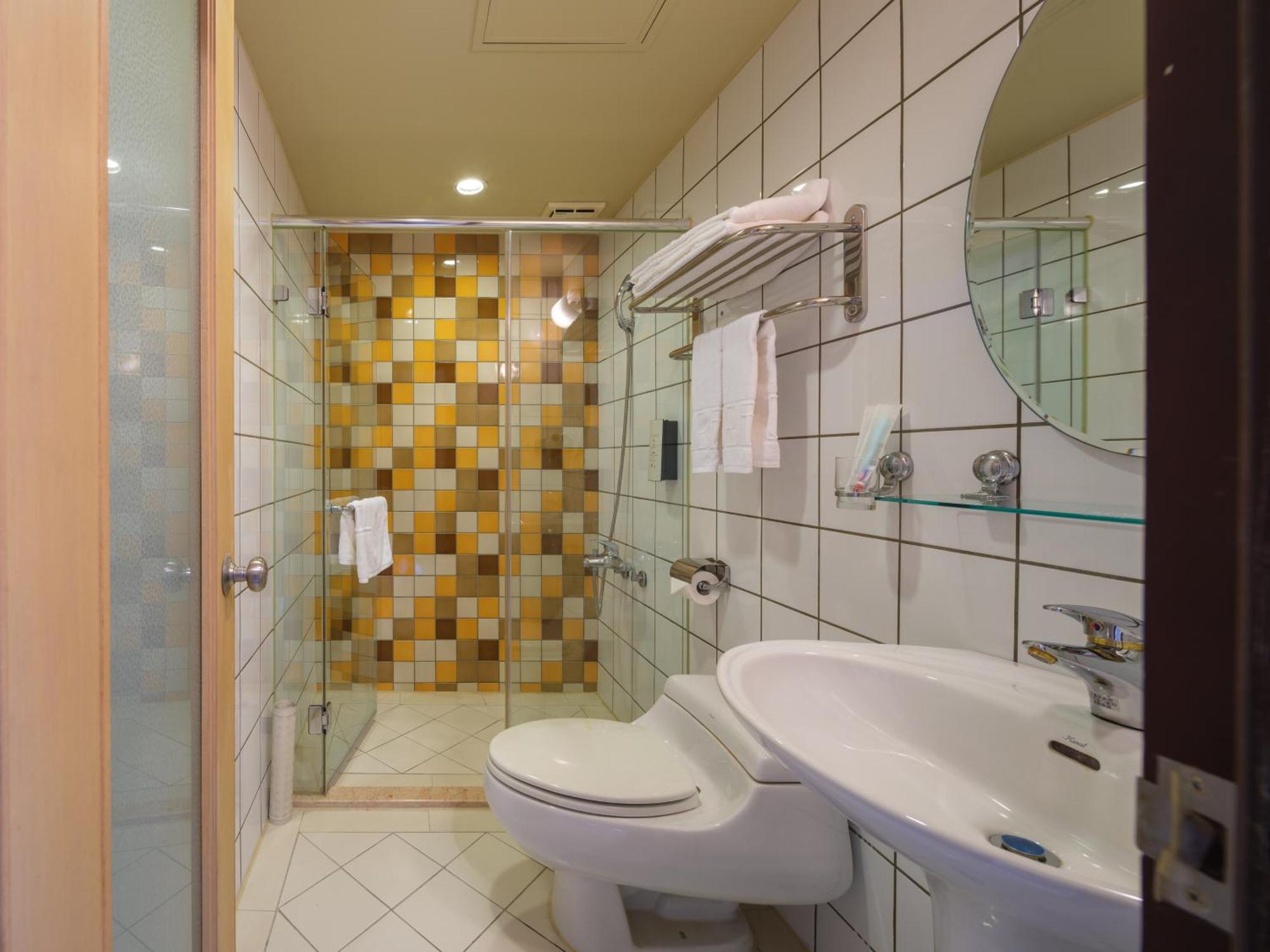 Rich & Free Hotel - Fuzhong 富逸旅趣-板橋府中館 Тайпей Екстериор снимка