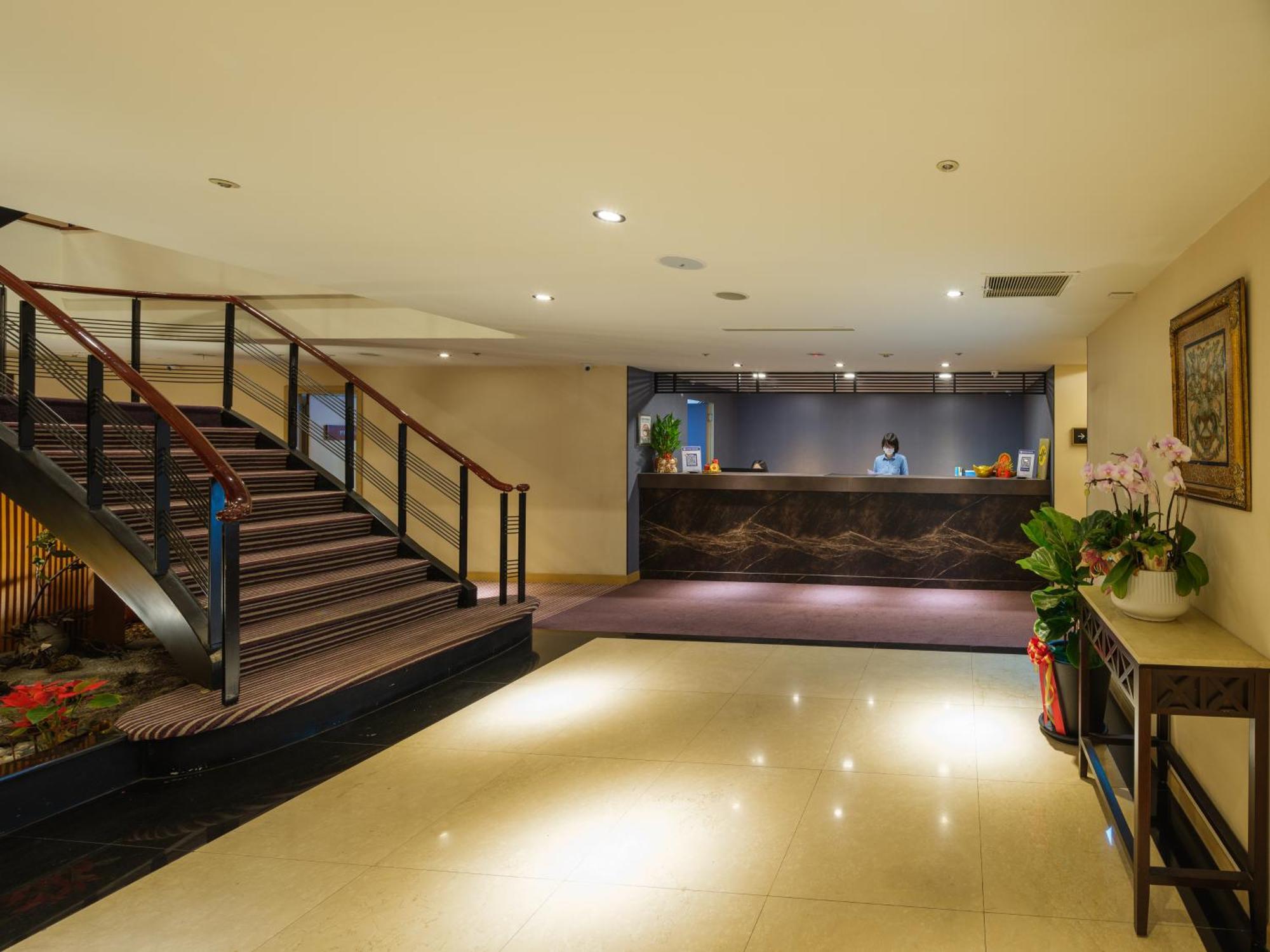 Rich & Free Hotel - Fuzhong 富逸旅趣-板橋府中館 Тайпей Екстериор снимка