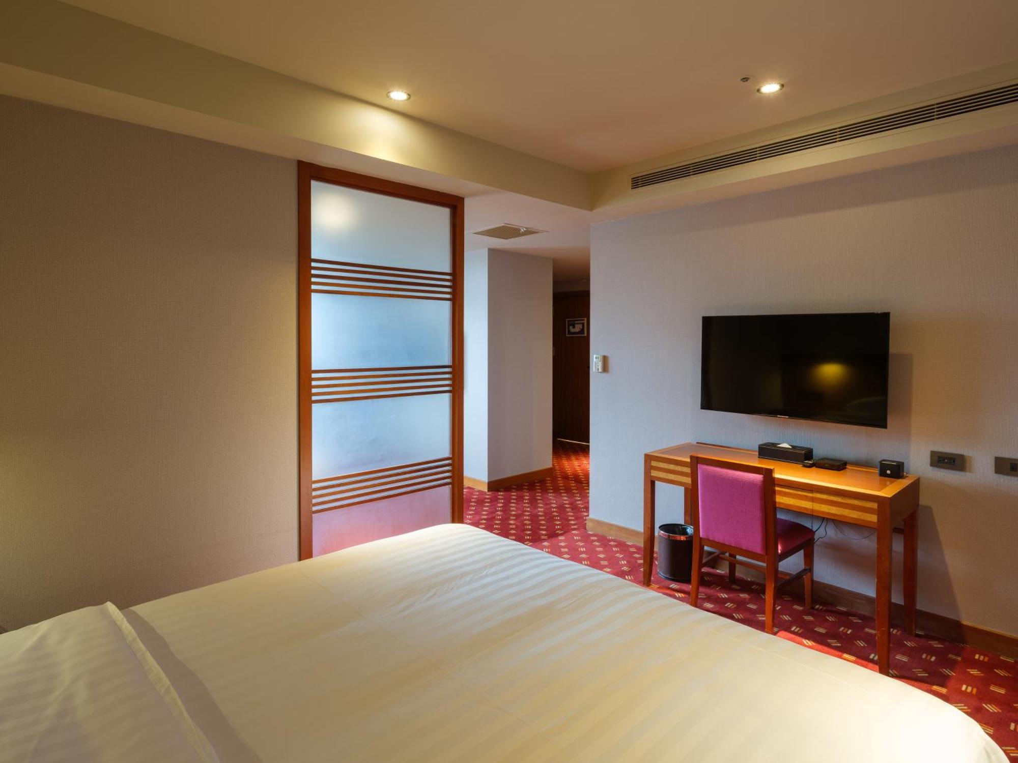 Rich & Free Hotel - Fuzhong 富逸旅趣-板橋府中館 Тайпей Екстериор снимка